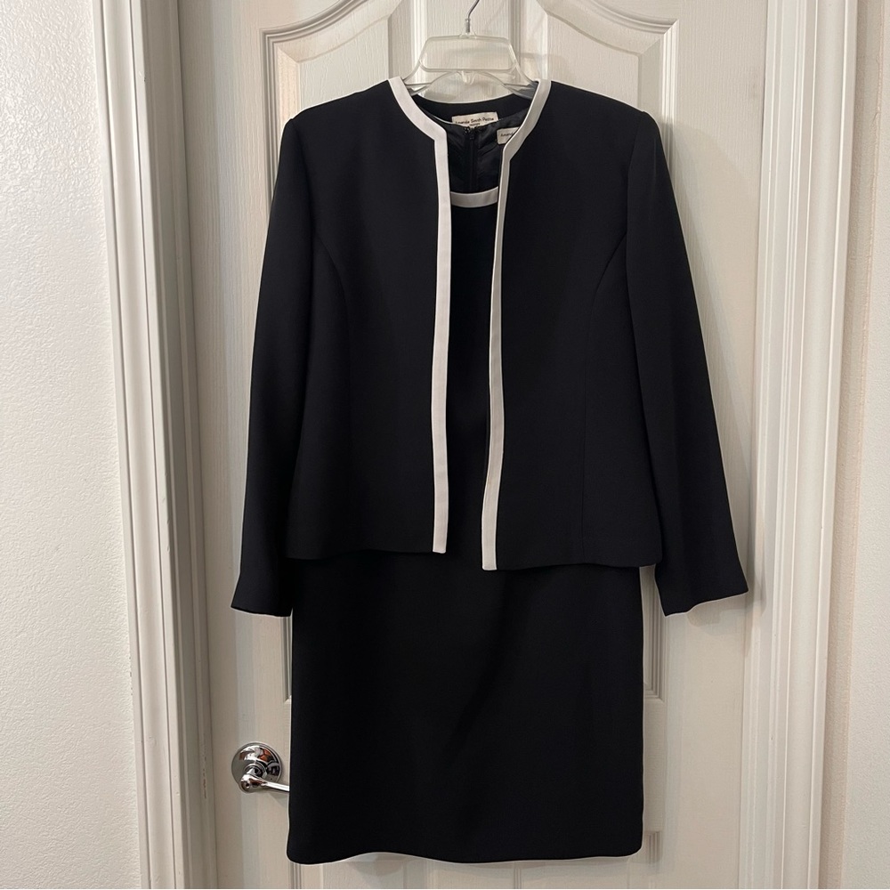 Amanda Smith Petite 2 Piece Dress Suit - Black/Ivory Trim.  Womens:  8P.